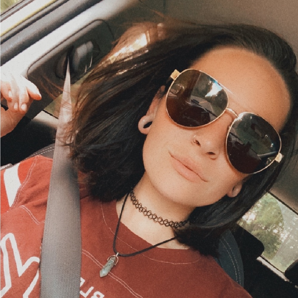 Meet your Posher, Alicia